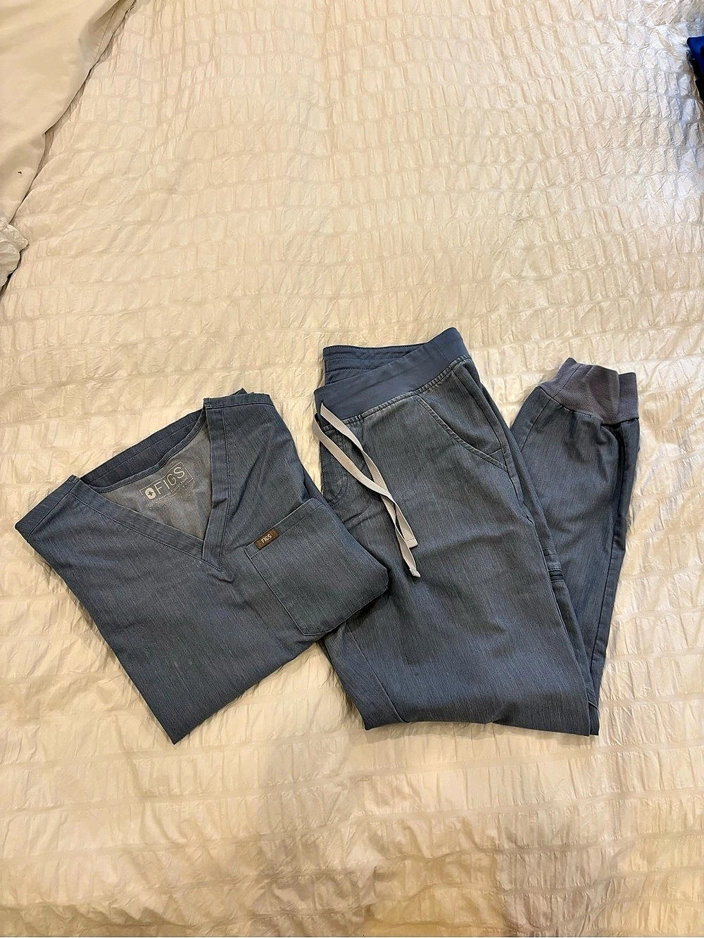 FIGS Heather blue Catarina Top (M) and Zamora Jogger Scrub Pants Set (M)
